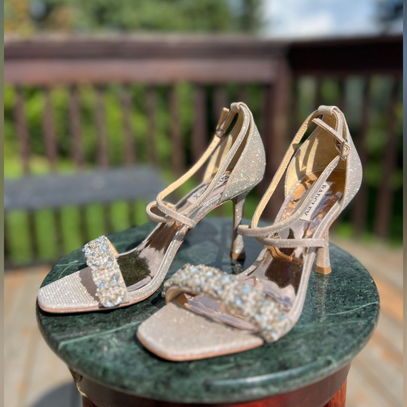 Badgley Mischka Nala Curvy Stiletto Heel - Picture 6 of 8